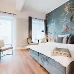 City-studio Im Innenhof Mit Boxspring-bett Und Community-raum דירה מונסטר