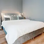 City-studio Im Innenhof Mit Boxspring-bett Und Community-raum מונסטר