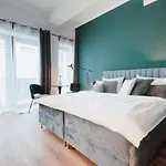 City-studio Im Innenhof Mit Boxspring-bett Und Community-raum דירה מונסטר