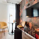 City-studio Im Innenhof Mit Boxspring-bett Und Community-raum דירה מונסטר