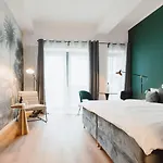 City-studio Im Innenhof Mit Boxspring-bett Und Community-raum דירה *