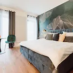 City-studio Im Innenhof Mit Boxspring-bett Und Community-raum דירה *