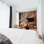 City-studio Im Innenhof Mit Boxspring-bett Und Community-raum דירה מונסטר