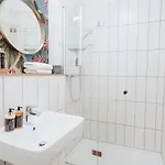 City-studio Im Innenhof Mit Boxspring-bett Und Community-raum מונסטר