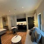City-studio Im Innenhof Mit Boxspring-bett Und Community-raum * מונסטר