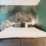 City-studio Im Innenhof Mit Boxspring-bett Und Community-raum
