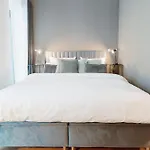 City-studio Im Innenhof Mit Boxspring-bett Und Community-raum דירה *