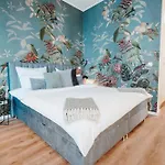City-studio Im Innenhof Mit Boxspring-bett Und Community-raum * מונסטר