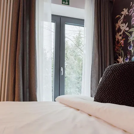 City-studio Im Innenhof Mit Boxspring-bett Und Community-raum